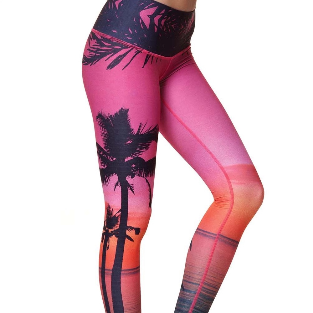 Teeki Love The Adventure Hot Pant Yoga Leggings